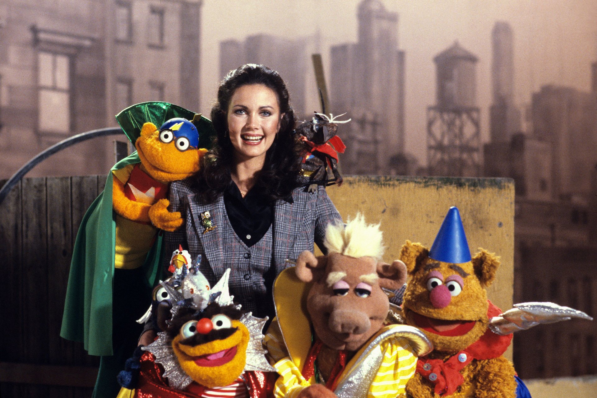 Download Lynda Carter Scooter (Muppet) TV Show The Muppet Show HD Wallpaper