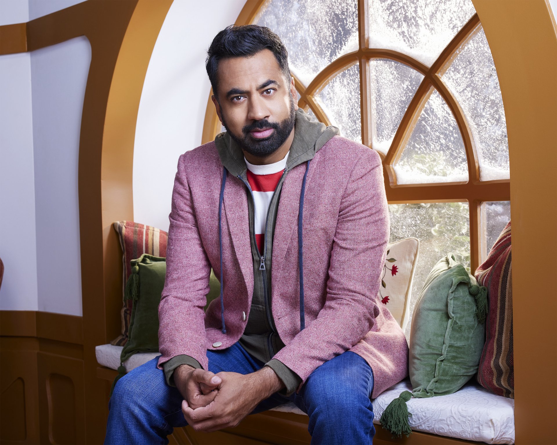 Download Kal Penn TV Show The Santa Clauses HD Wallpaper