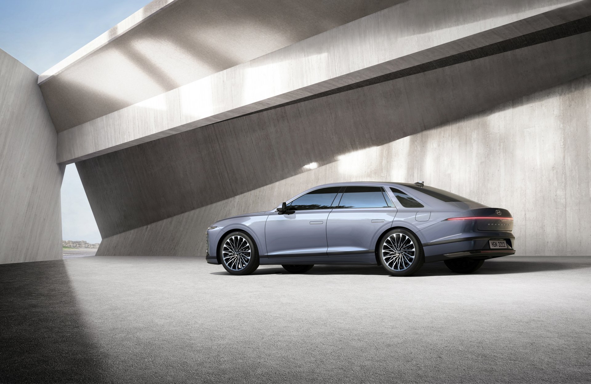 Download Vehicle Hyundai Grandeur 8k Ultra HD Wallpaper