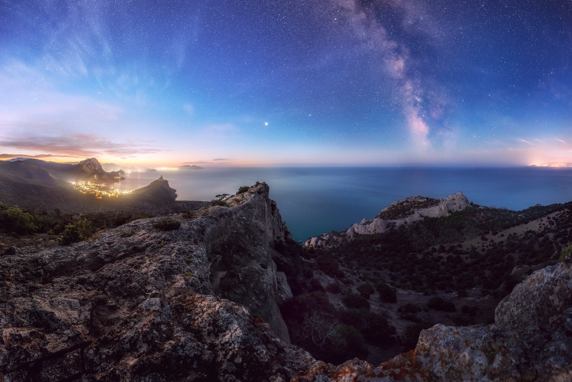 Serene Horizon: HD Ocean Majesty