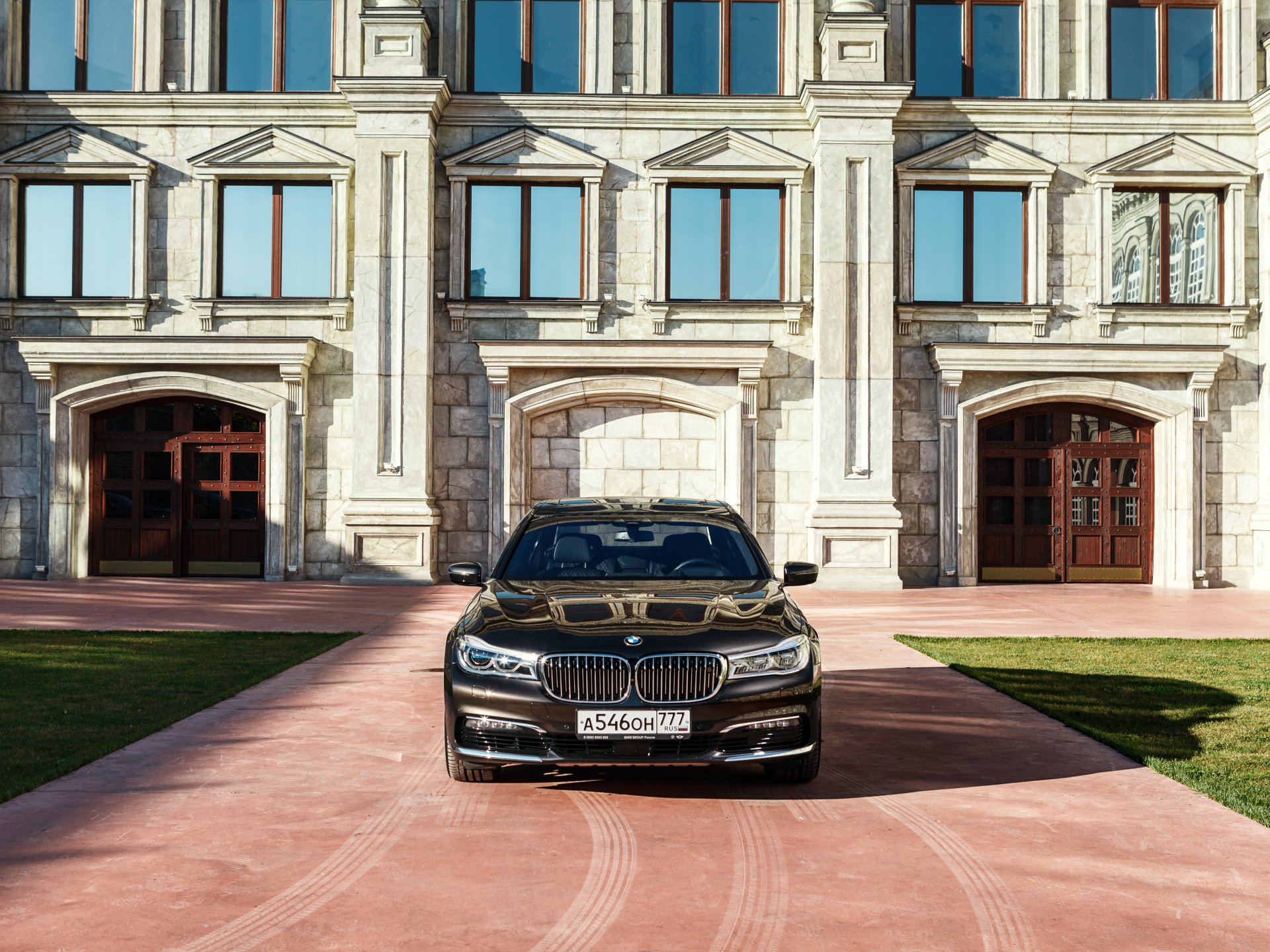 Download Vehicle BMW 7 Series HD Wallpaper