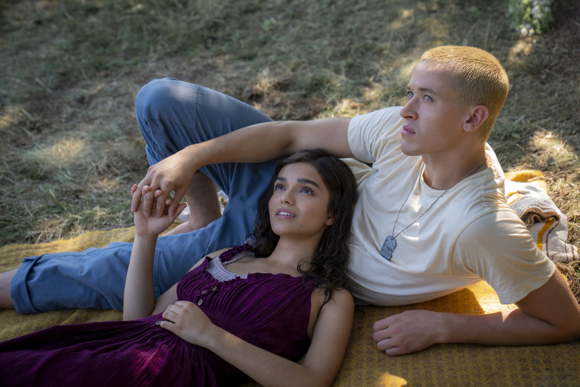 HD wallpaper featuring two characters from The Hunger Games: The Ballad of Songbirds & Snakes lying on the ground, evoking a moment from the film.