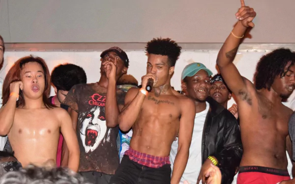 4K Ultra HD PC desktop wallpaper featuring a dynamic live performance of XXXTentacion and crew, capturing energy and music vibes.