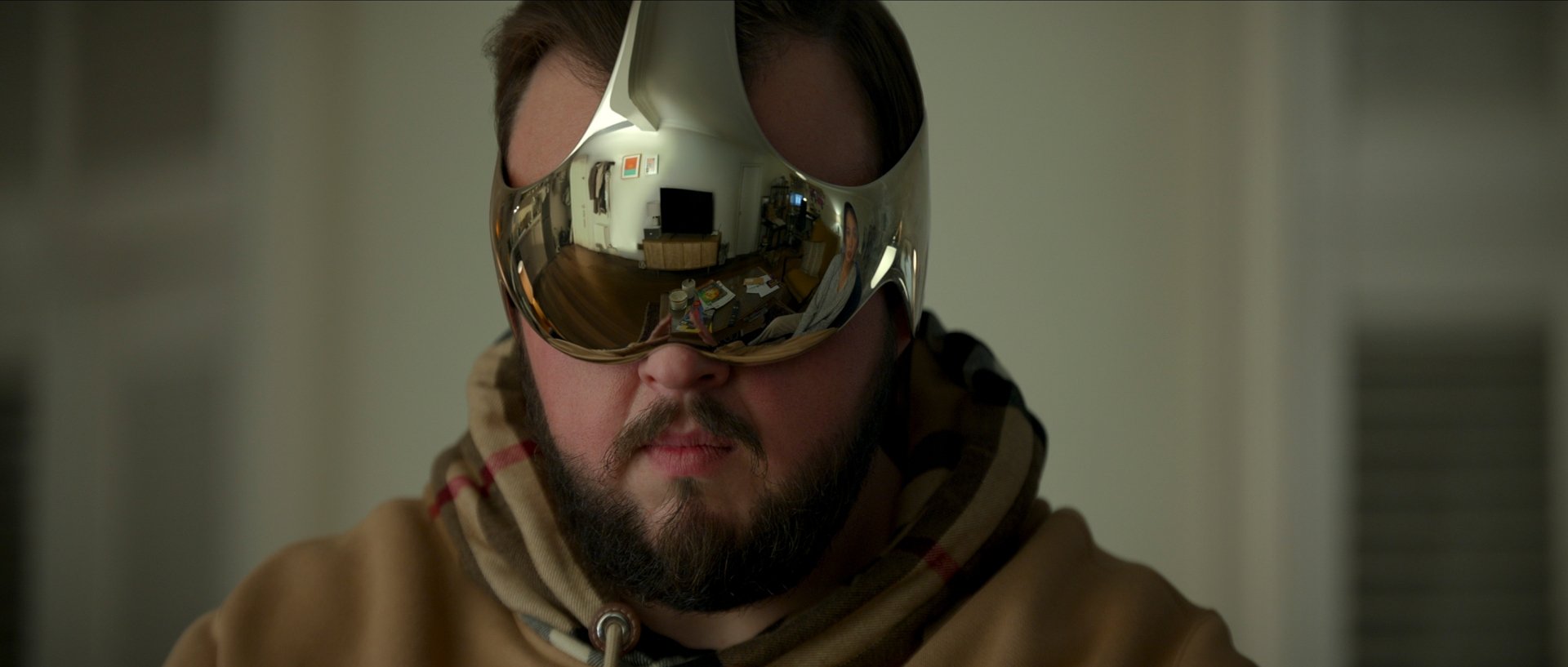 HD desktop wallpaper from The Three-Body Problem TV show featuring John Bradley in a futuristic helmet.