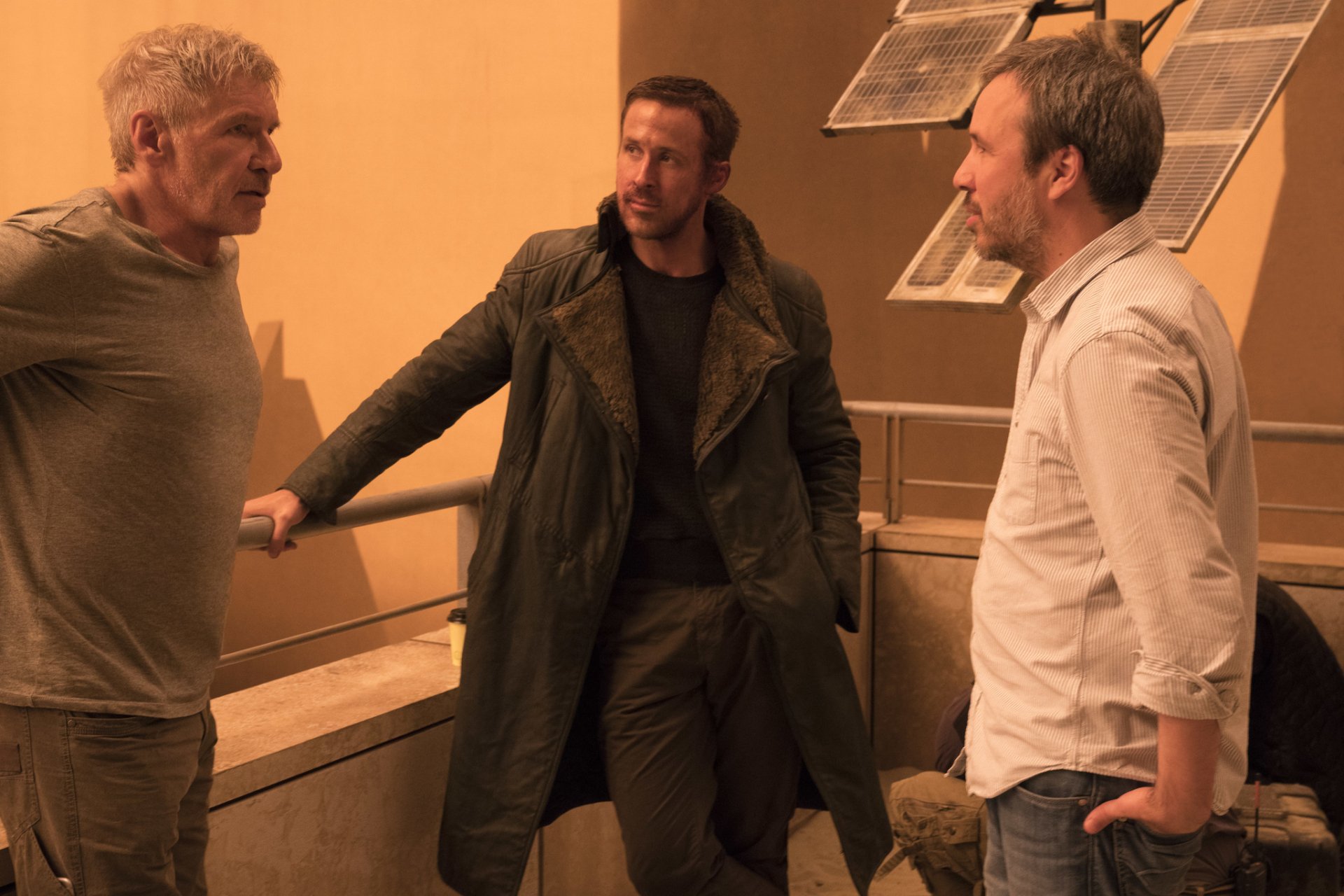 HD wallpaper featuring a tense scene from Blade Runner 2049 with two actors portraying characters in a dramatic interaction.