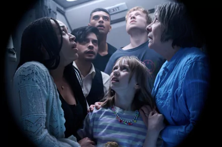 HD wallpaper featuring a tense scene from the movie No Way Up with a group of people looking anxiously upwards.