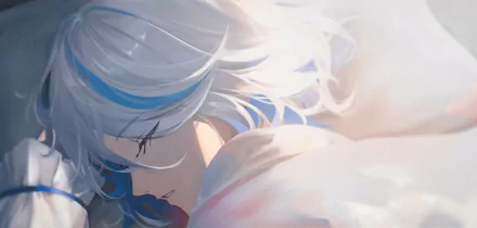 HD PC desktop wallpaper featuring Furina from Genshin Impact, showcasing her with flowing silver hair against a soft, light-filled background.