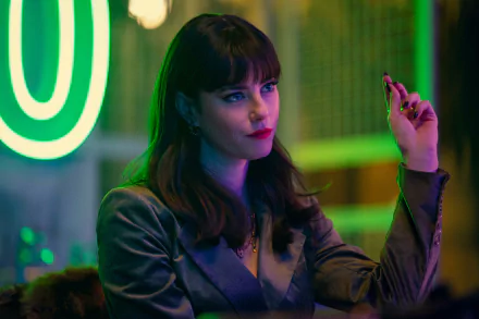 Kaya Scodelario in 'The Gentlemen' 2024 show as HD desktop wallpaper with neon aesthetic background.