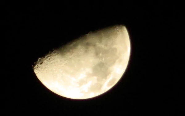  Half Moon