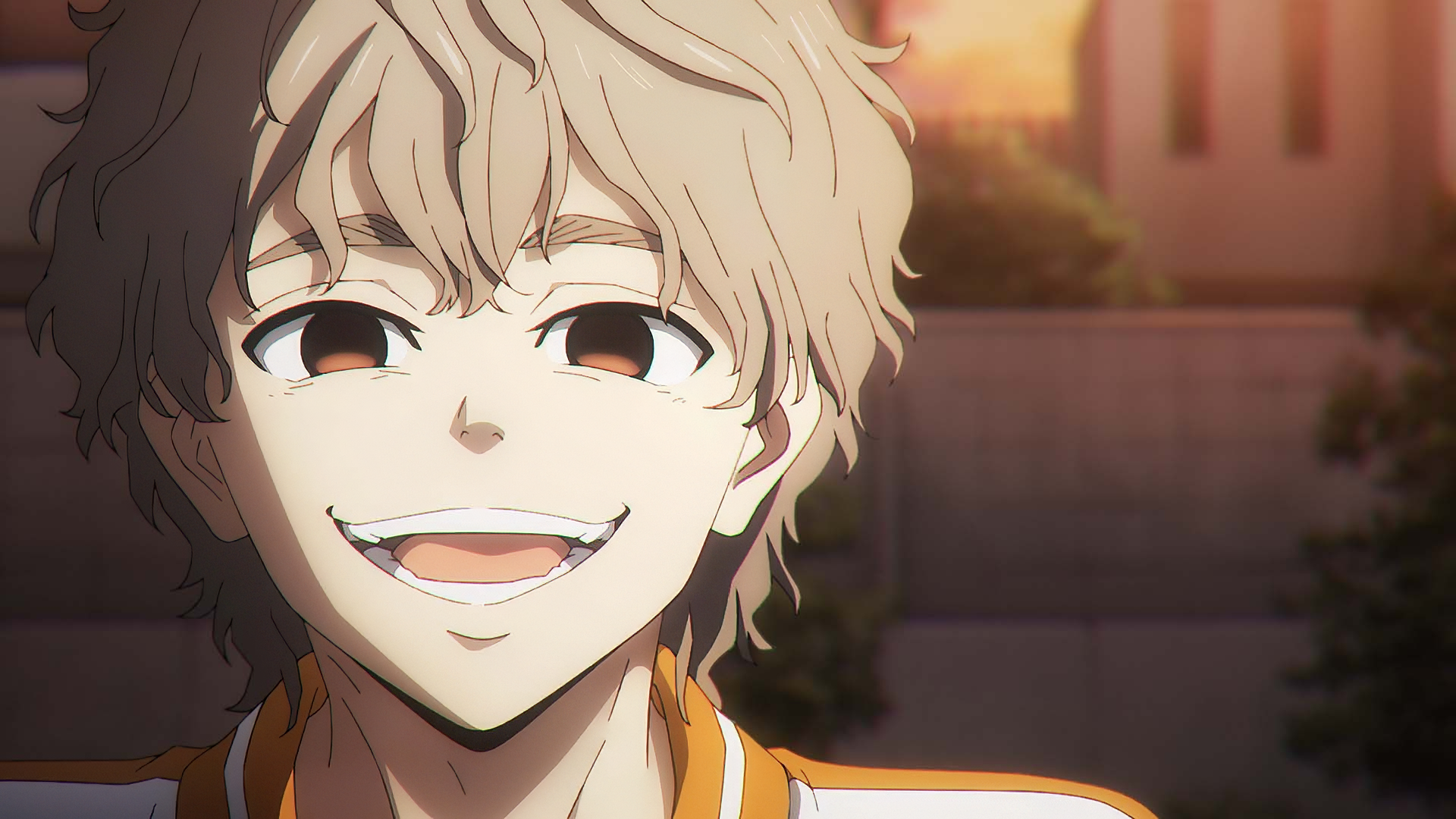 HD desktop wallpaper featuring Choji Tomiyama from Wind Breaker, smiling warmly in a sunlit setting.