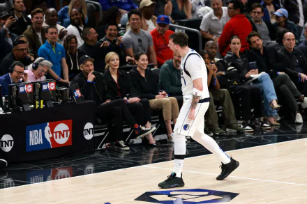 Luka Dončić of the Dallas Mavericks in action during an NBA game, depicted in a high-definition desktop wallpaper.