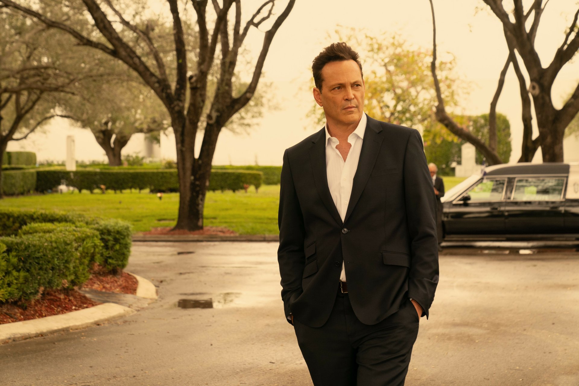 HD wallpaper featuring Vince Vaughn from the TV show Bad Monkey. A striking background that captures the essence of the series.