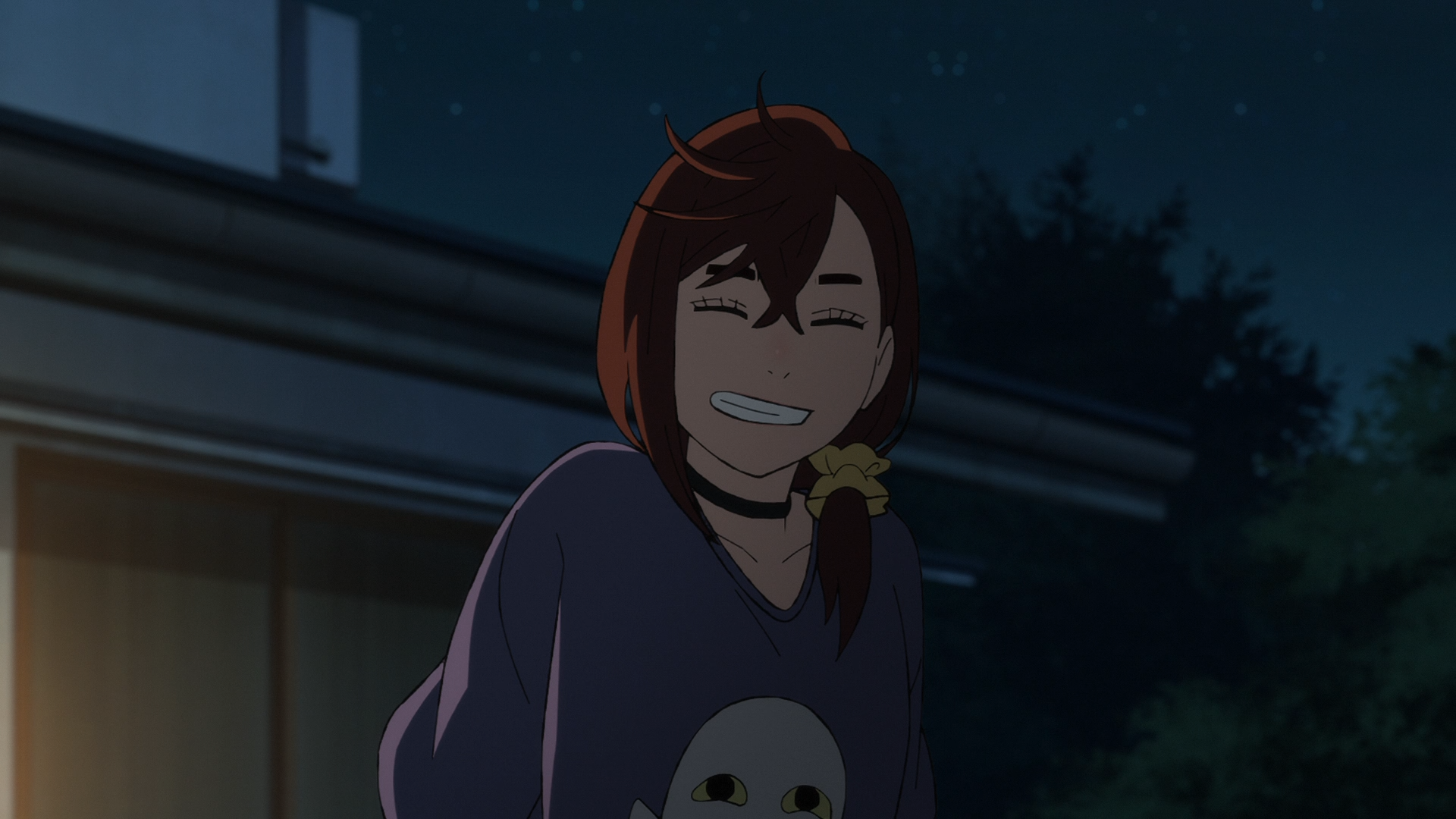 HD anime desktop wallpaper featuring Momo Ayase from Dandadan smiling warmly against a nighttime backdrop.