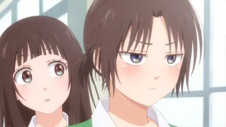 Two characters from the anime Medaka Kuroiwa Is Impervious to My Charms are featured in this HD wallpaper. One appears serious while the other looks intrigued, set in a school environment.