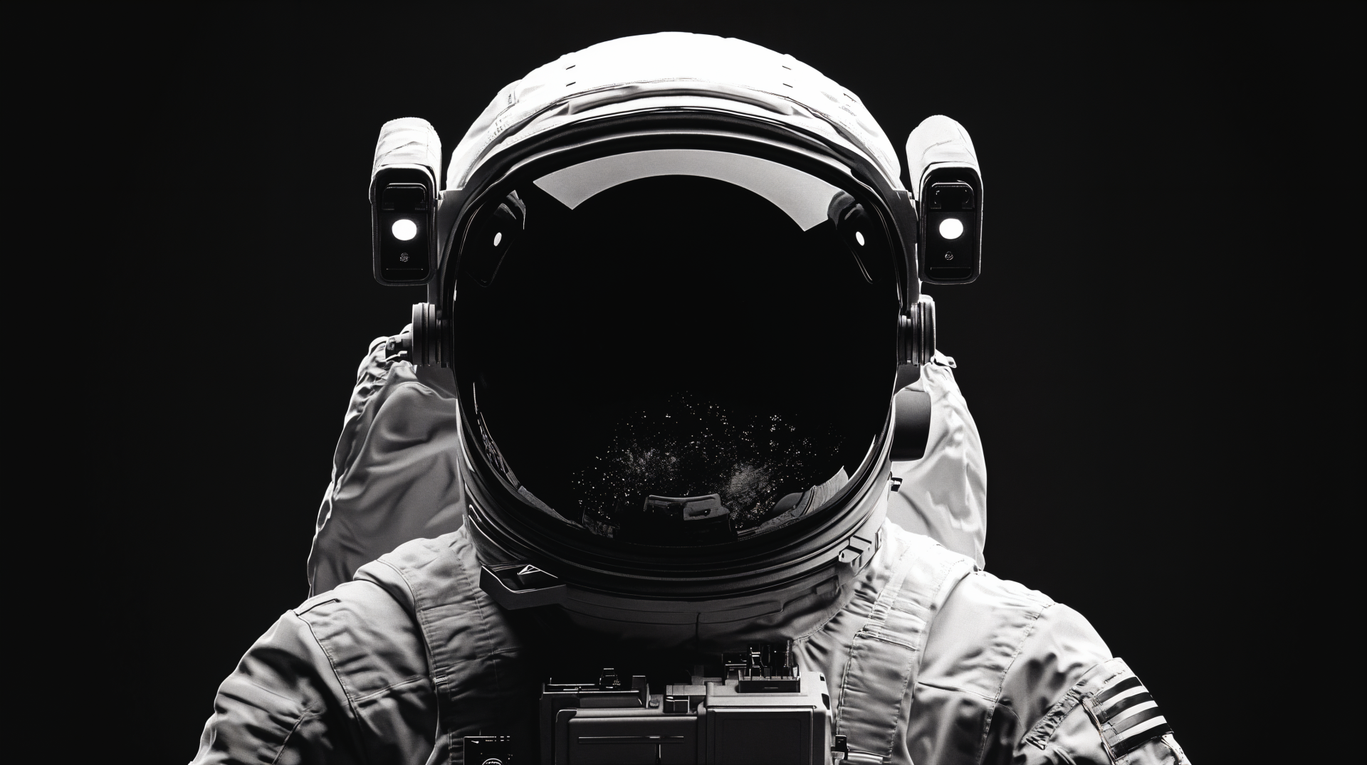 4K Ultra HD PC desktop wallpaper featuring a sci-fi astronaut in a reflective helmet against a dark background.