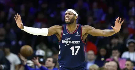 HD PC wallpaper featuring NBA player Buddy Hield in a Los Angeles Clippers uniform, actively gesturing on the basketball court during a game.