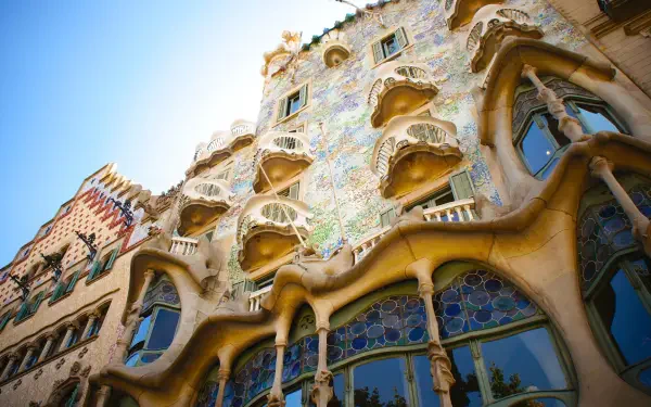 HD desktop wallpaper of the man-made architectural masterpiece Casa Batlló in Barcelona, Spain, showcasing its intricate design and colorful facade.