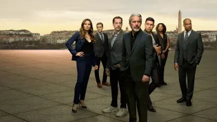 NCIS 2K Quad HD PC desktop wallpaper: seven agents in professional attire stand on a plaza with the Washington Monument and D.C. skyline at sunset, facing the camera.