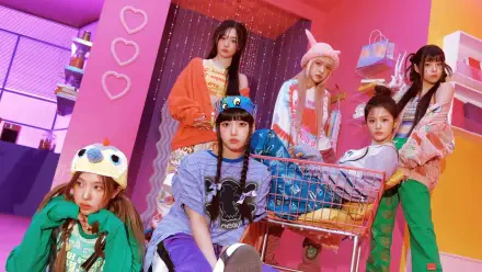 4K Ultra HD PC desktop wallpaper of a K-pop girl band in colorful fashion, posing with a shopping cart against a neon-pink backdrop, playful hats and layered street-style outfits.