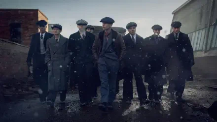 Peaky Blinders: The Immortal Man movie wallpaper — gang of flat-capped gangsters in overcoats stride through a rain-slick alley at dusk. 4K Ultra HD PC desktop background.