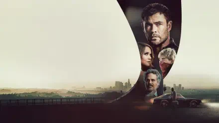 Crime 101 4K Ultra HD PC desktop wallpaper: moody urban skyline at dusk framed by a curved concrete structure revealing four tense faces and a lone car on the highway.
