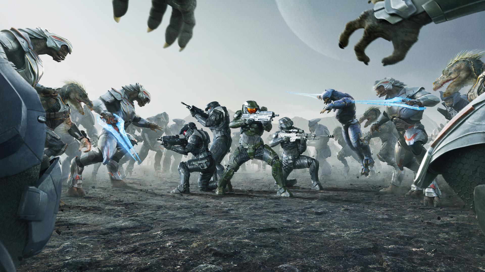 Halo (TV Show) 4K Ultra HD PC desktop wallpaper: armored Spartans back-to-back on a smoky battlefield, surrounded by alien combatants beneath a pale moon.