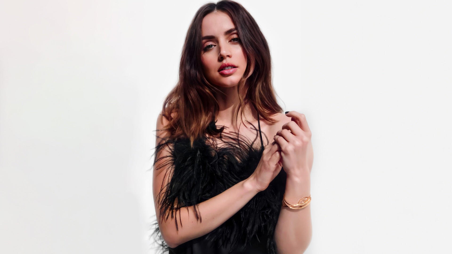 Portrait of a woman in a black feathered dress against a white backdrop — 4K Ultra HD PC desktop wallpaper.