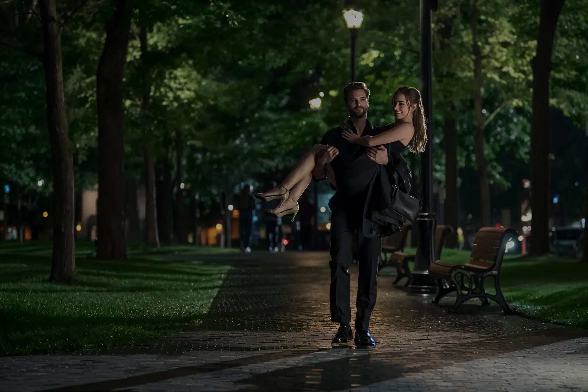 4K Ultra HD PC desktop wallpaper: romantic nighttime park scene of a man carrying his partner beneath lamplight, evoking The Love Hypothesis.