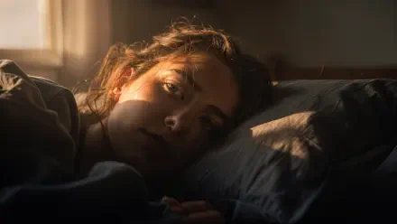 4K Ultra HD PC desktop wallpaper and background: close-up of a woman waking up in warm morning light, head on a pillow as soft shadows fall across her face.