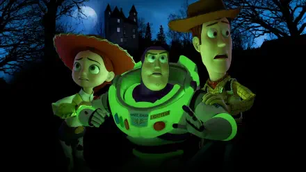 Toy Story of Terror! 4K Ultra HD PC desktop wallpaper: Jessie, Buzz, and Woody glow green and stand tense before a moonlit haunted castle.