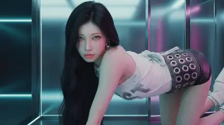 5K Ultra HD wallpaper: Japanese model with long dark hair in K-pop–style pose inside a neon mirrored cube; tags—BABYMONSTER, Asa, K-pop.