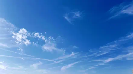 2K Quad HD PC desktop wallpaper: vivid blue sky with wispy white clouds and faint contrails.