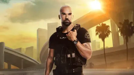 S.W.A.T. (TV show) lead in tactical vest at sunset cityscape — 4K Ultra HD PC desktop wallpaper/background.
