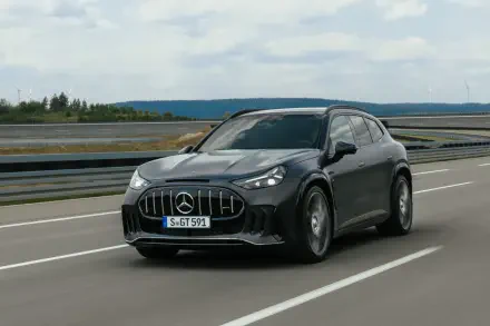 Mercedes-AMG GT SUV driving on a highway, 2K Quad HD PC desktop wallpaper featuring a sleek Mercedes-Benz car.