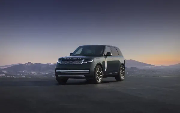Range Rover Electric SUV car on an open plain at dusk, shown as an 8K Ultra HD PC desktop wallpaper and background.
