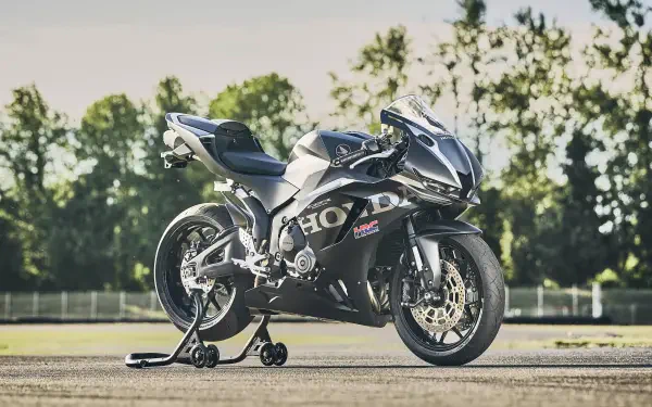 Honda CBR600RR sportbike parked on a racetrack, 4K Ultra HD PC desktop wallpaper and background.