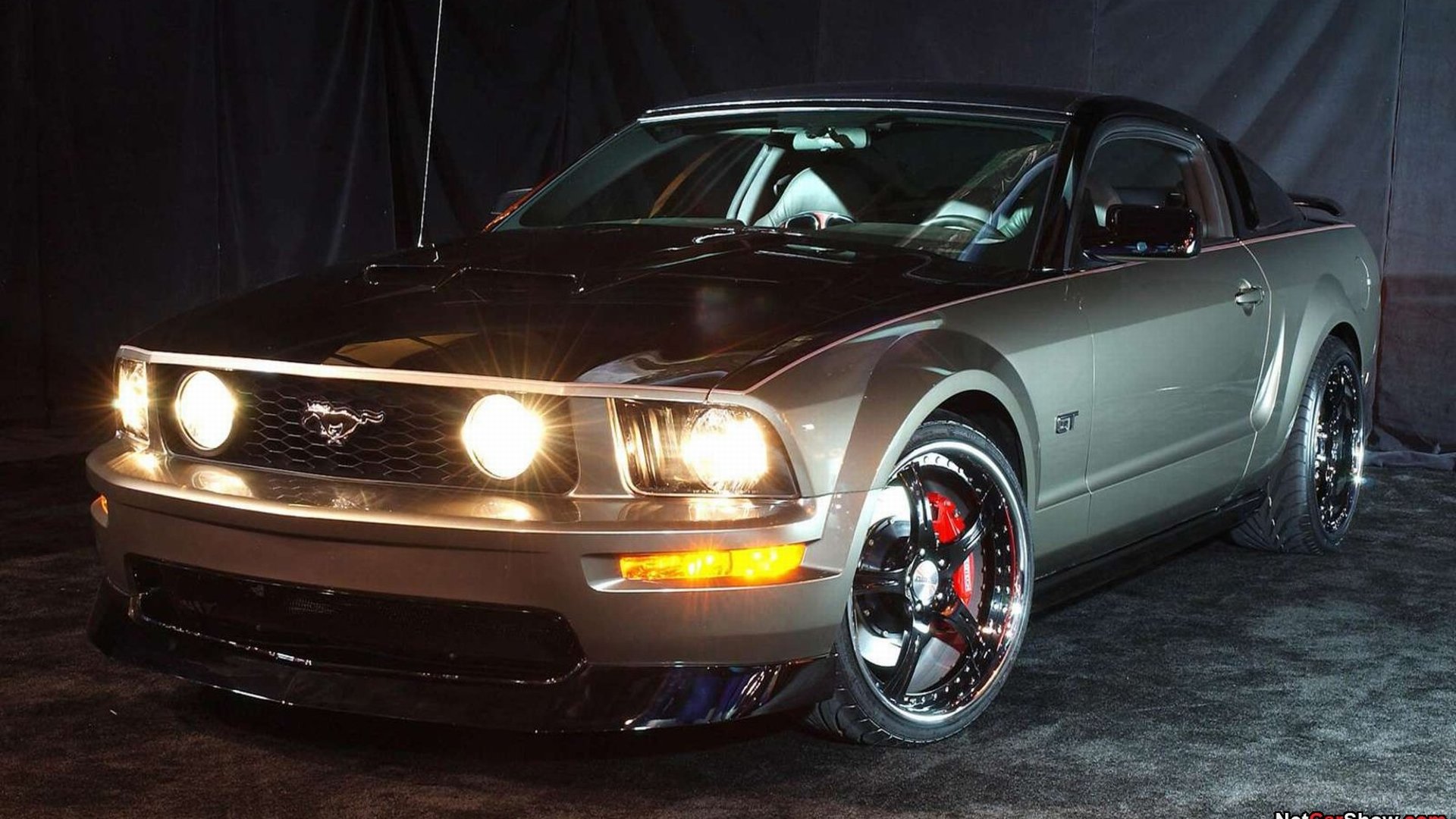 Download Vehicle Ford Mustang GT HD Wallpaper