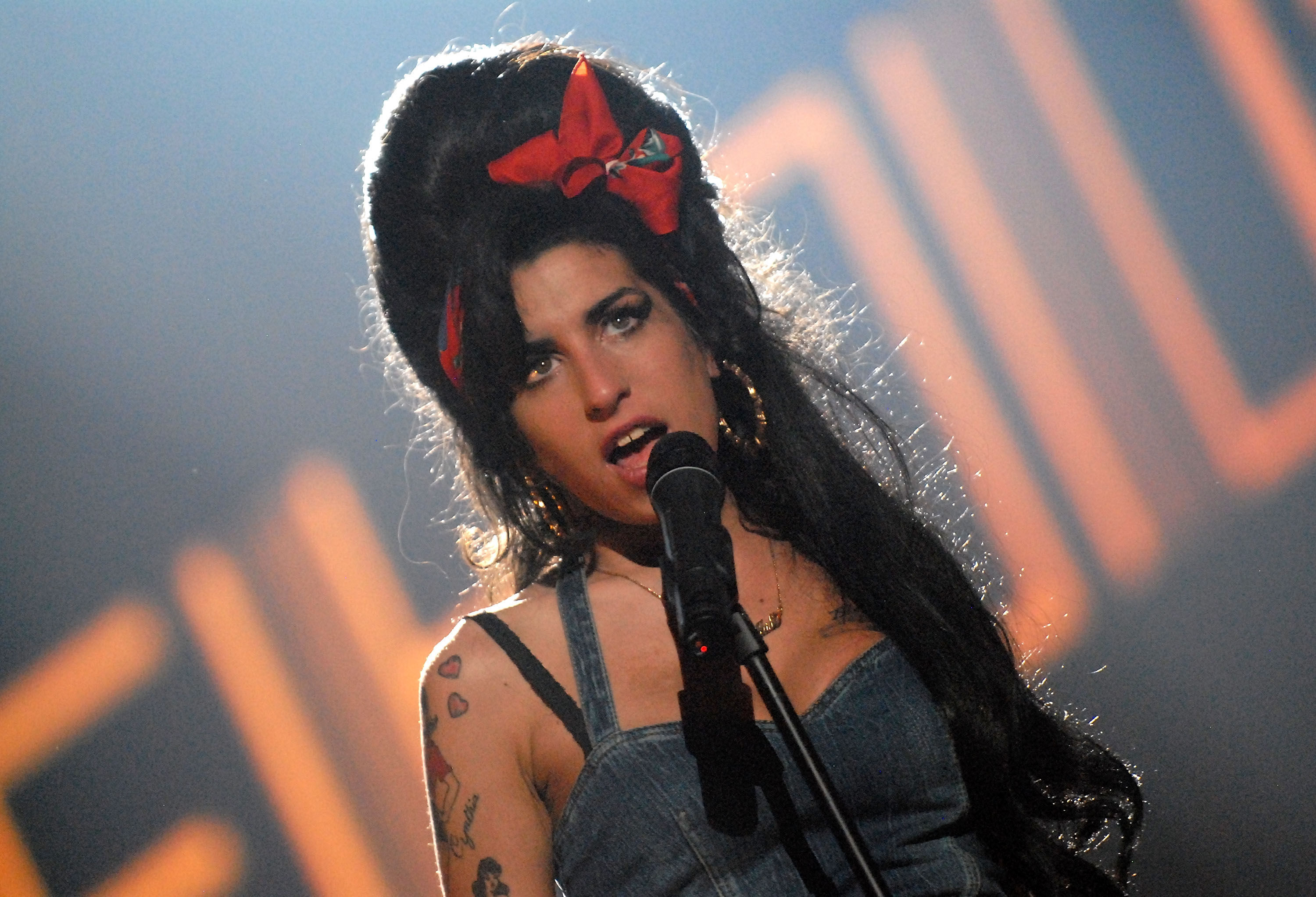 Download Music Amy Winehouse HD Wallpaper Download Music Amy Winehouse HD Wallpaper