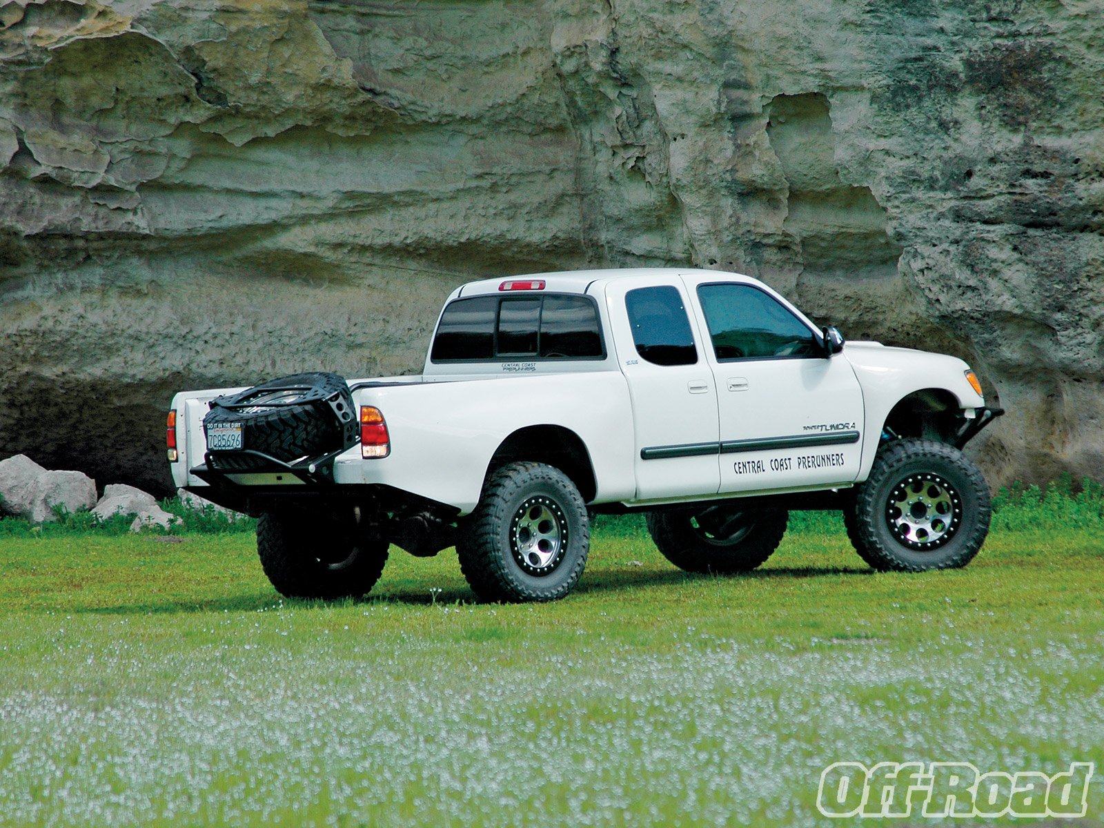 Download Vehicle Truck Wallpaper