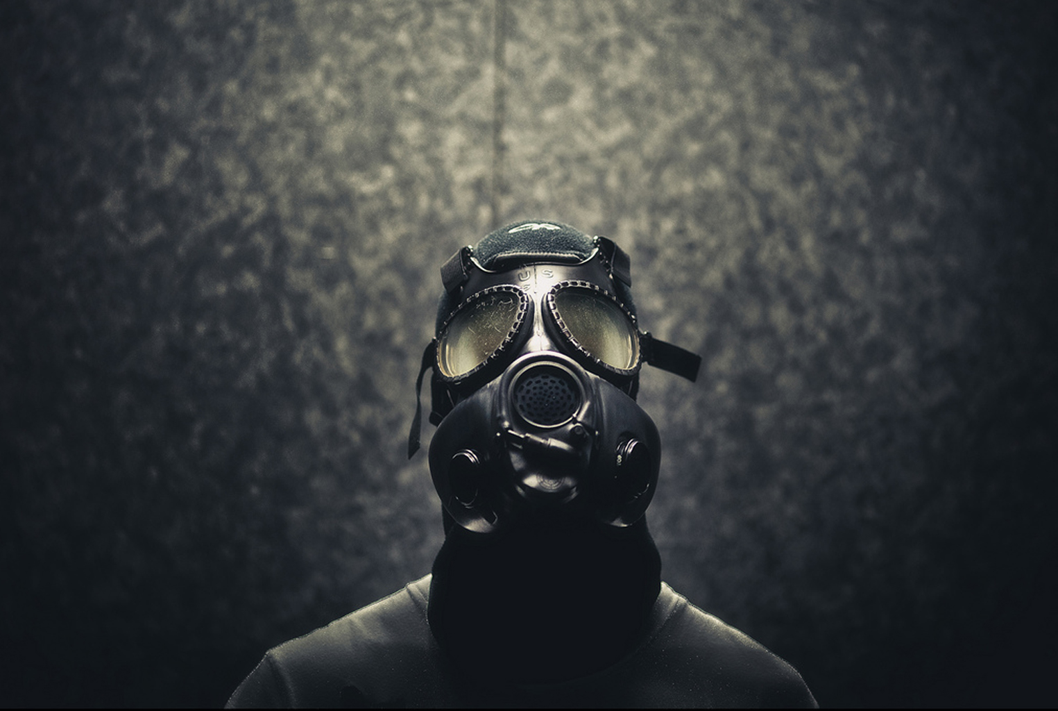 'Striking dark gas mask desktop wallpaper'