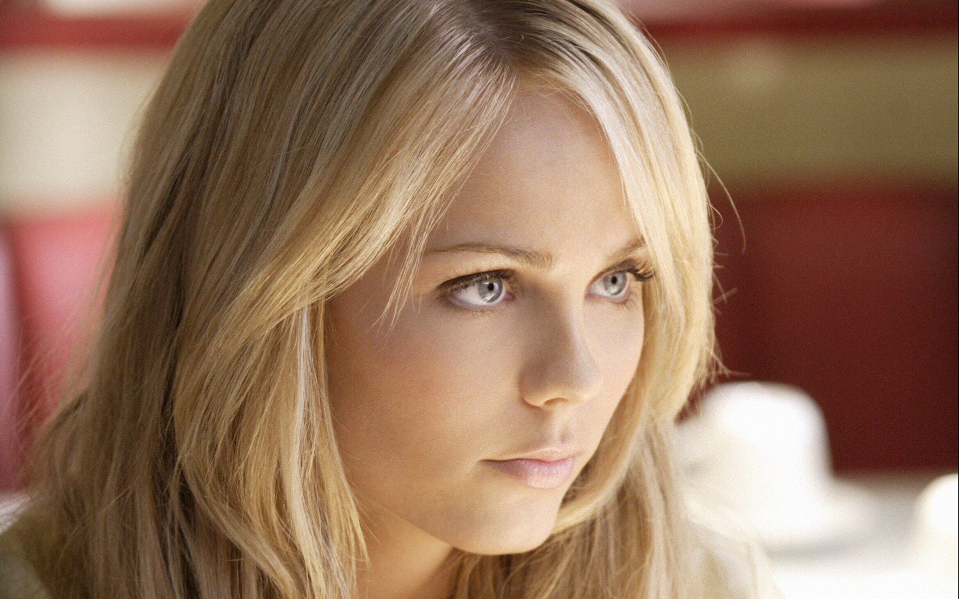 Laura Vandervoort Full Hd Wallpaper And Background Image 1920x1200