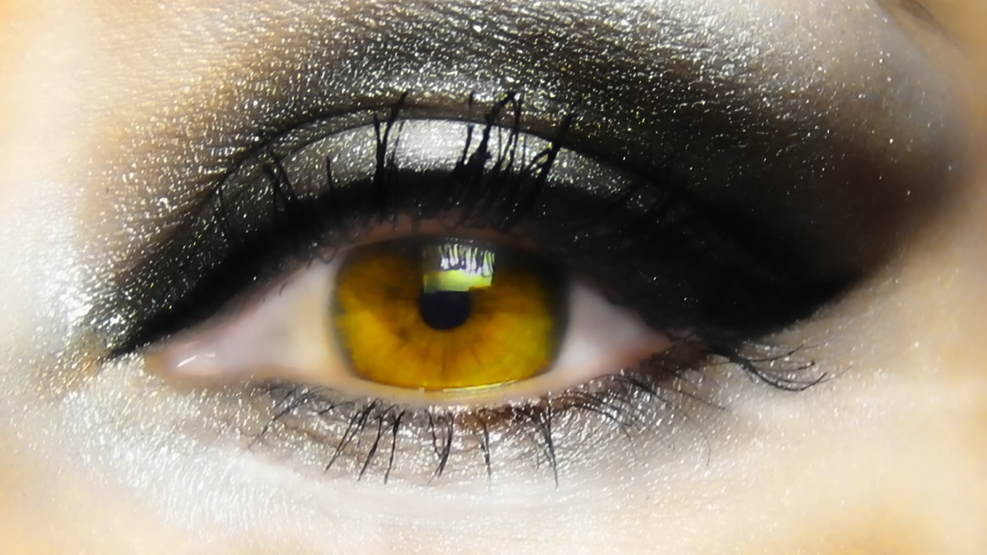 Eye-catching close-up of vibrant women's eye in stunning detail.
