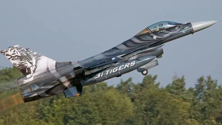 military General Dynamics F-16 Fighting Falcon HD Desktop Wallpaper | Background Image
