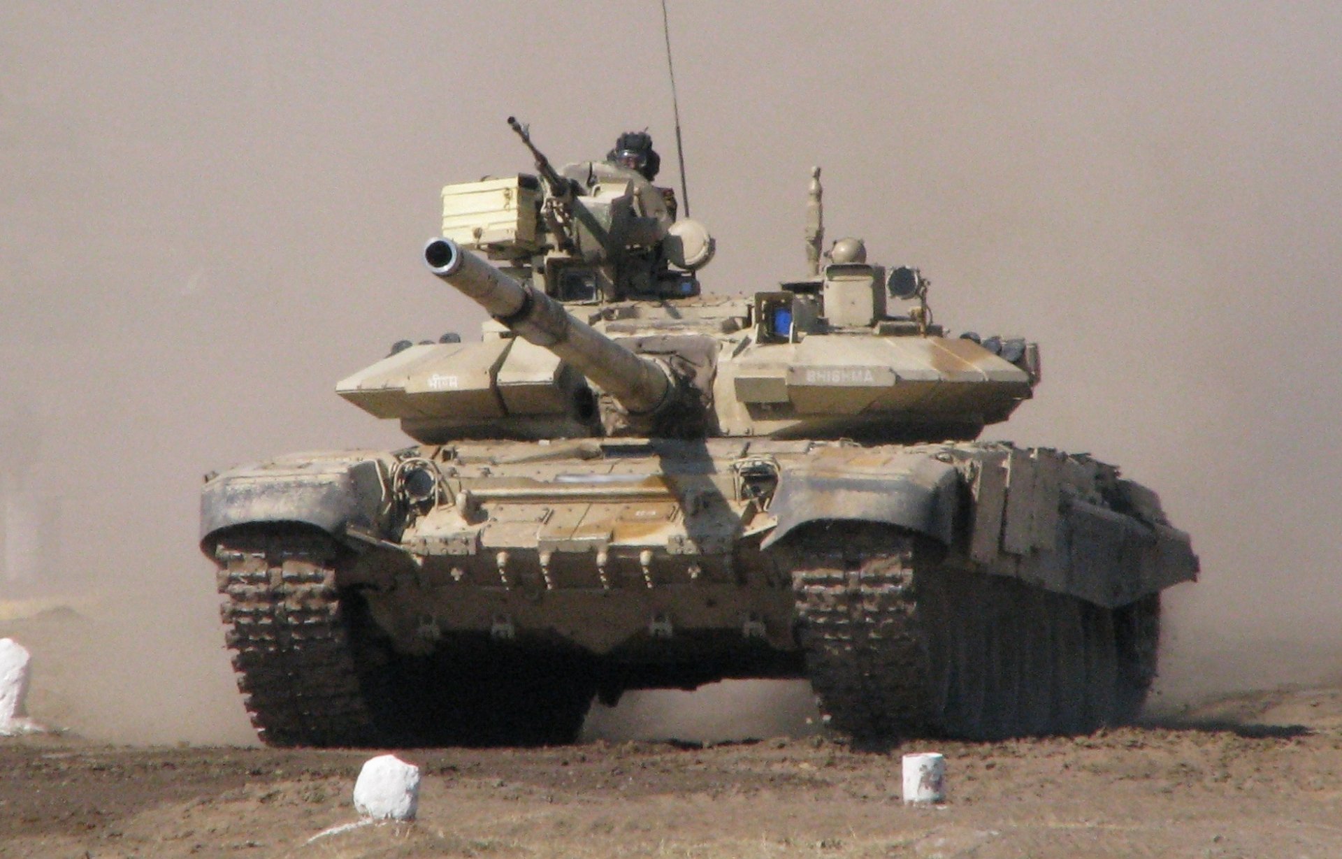Download Military Tank HD Wallpaper | 1964x1257 | Wallpaper Abyss