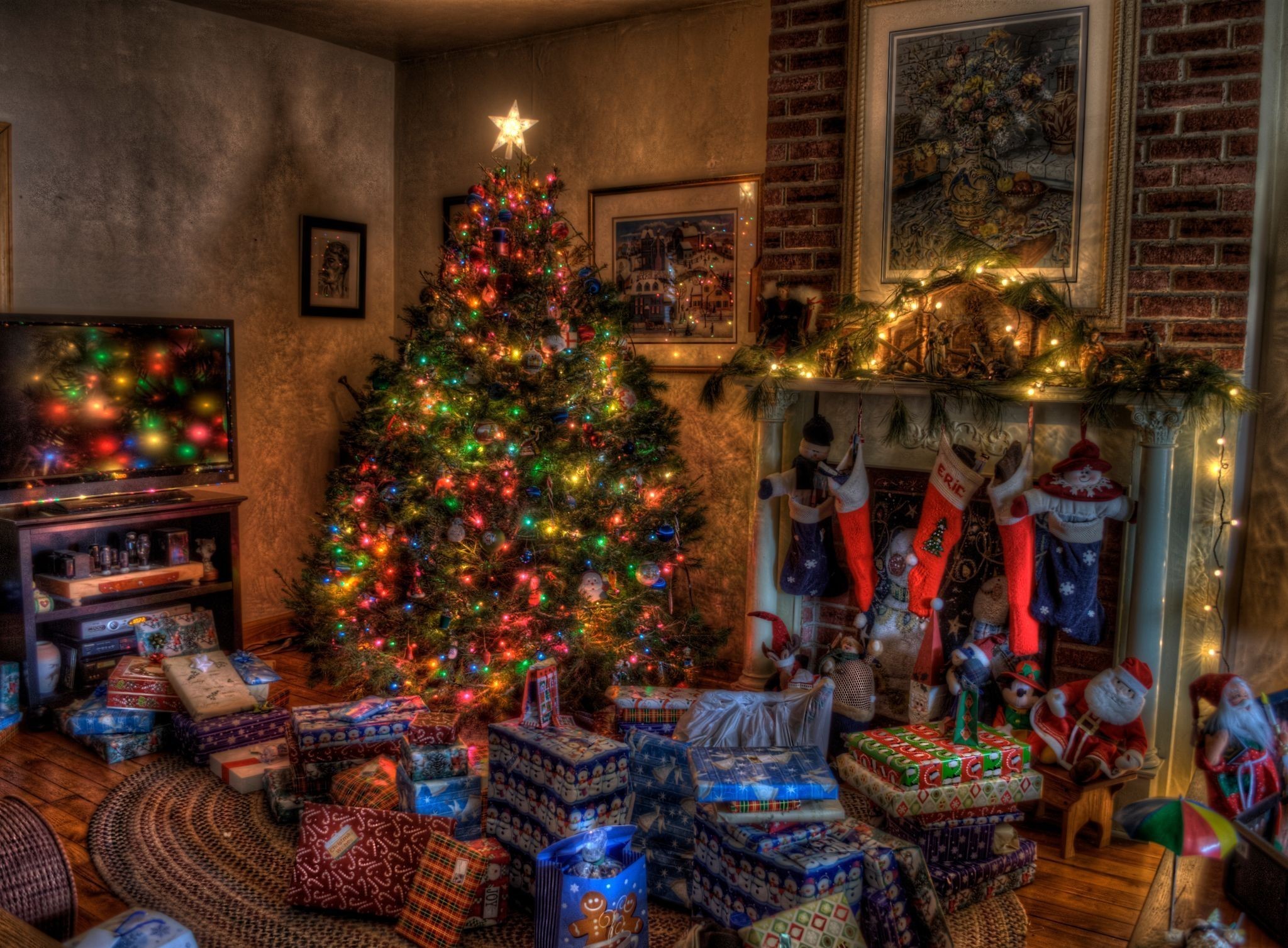 christmas tree with gifts wallpaper