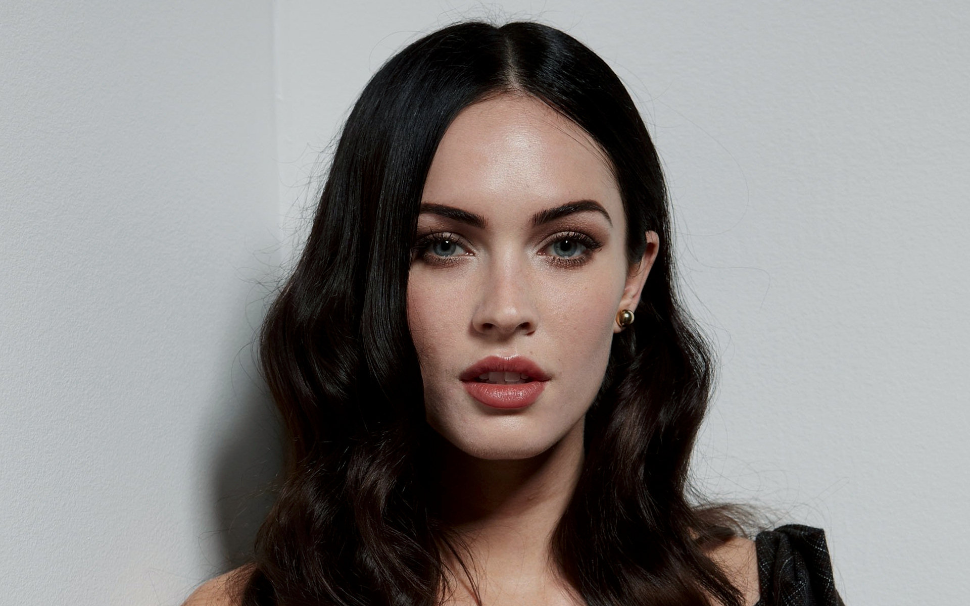 Megan Fox Full HD Wallpaper and Background Image | 1920x1200 | ID:198741