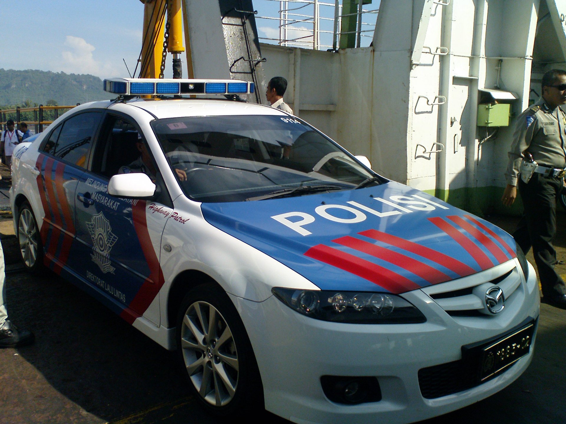 Download Vehicle Police HD Wallpaper