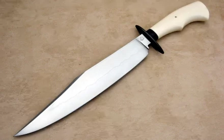 A high-definition desktop wallpaper featuring a sharp, sleek knife with a white handle, showcasing exquisite craftsmanship and attention to detail against a textured background.