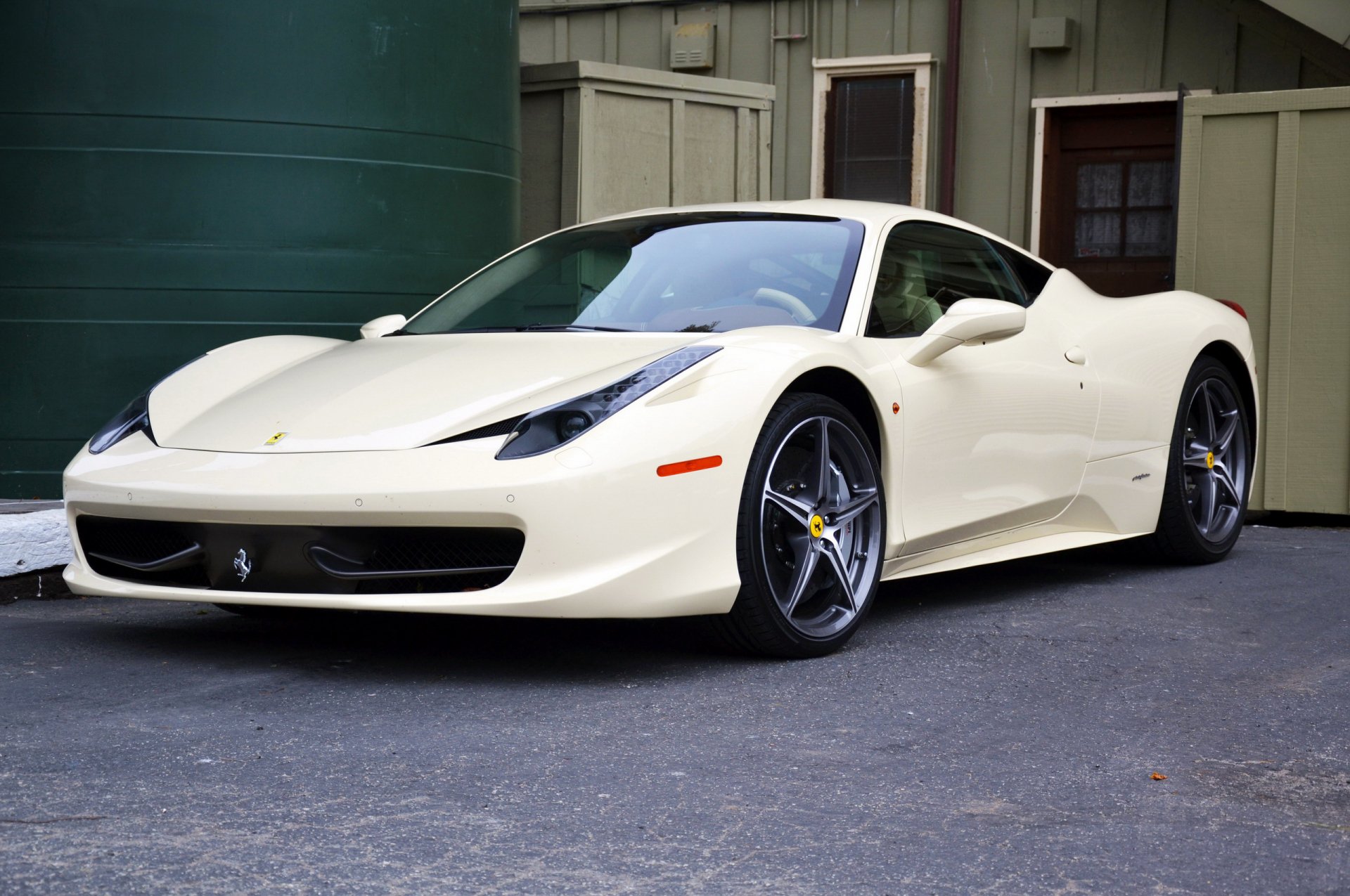 Download Vehicle Ferrari HD Wallpaper