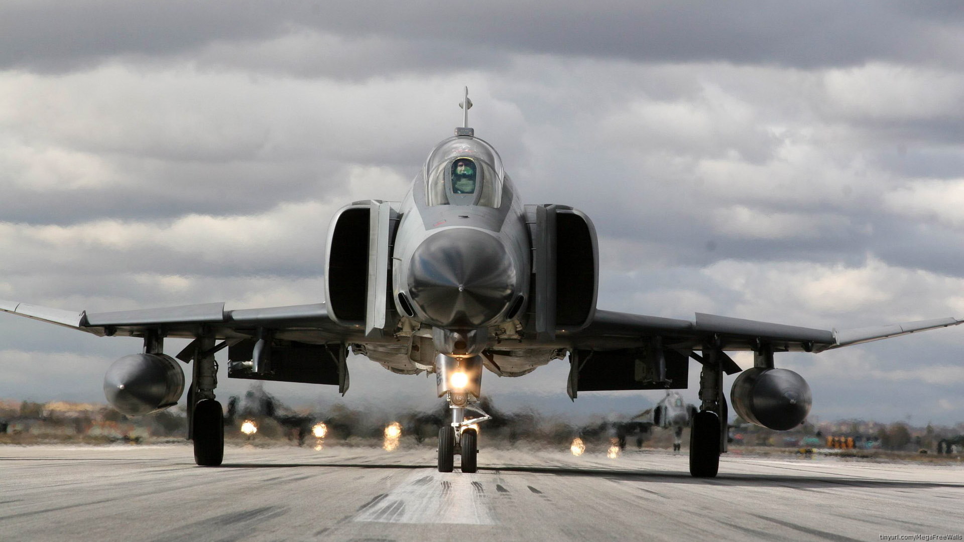 Military McDonnell Douglas F-4 Phantom II HD Wallpaper | Background Image